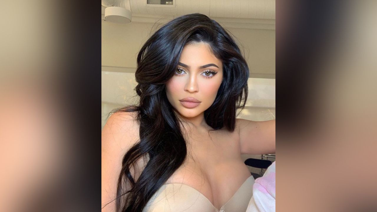 “Fue el tequila”: Kylie Jenner enseña sus atributos al embriagarse en fiesta