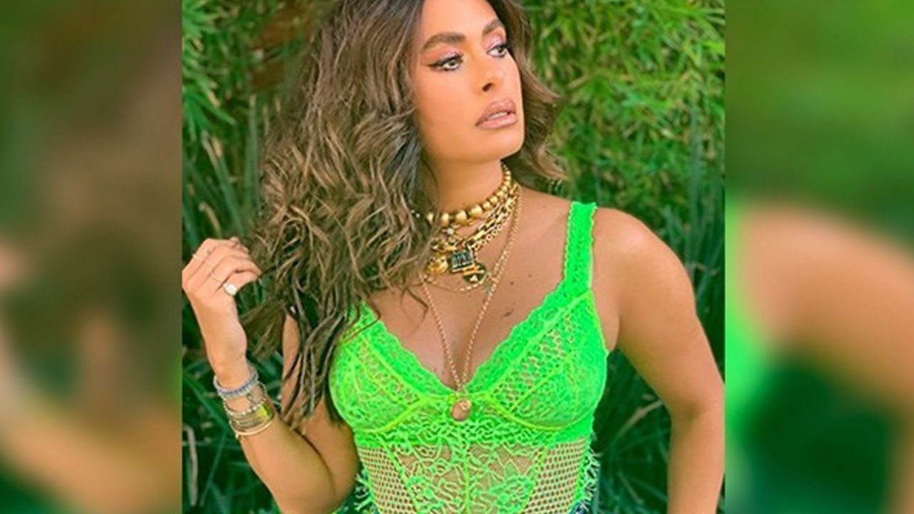 Galilea Montijo derrocha sensualidad al exhibir las pecas de sus senos con escote