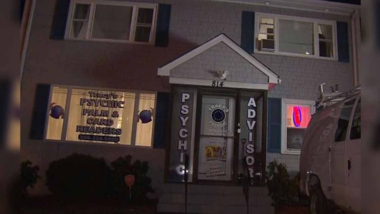 Cae ‘psíquica’ que cobró fortuna a mujer para exorcizar a su hija “poseída”