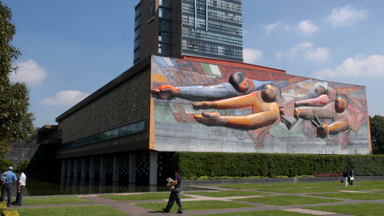 Alumno de la UNAM lucha por su vida tras contraer bacteria mortal en Francia