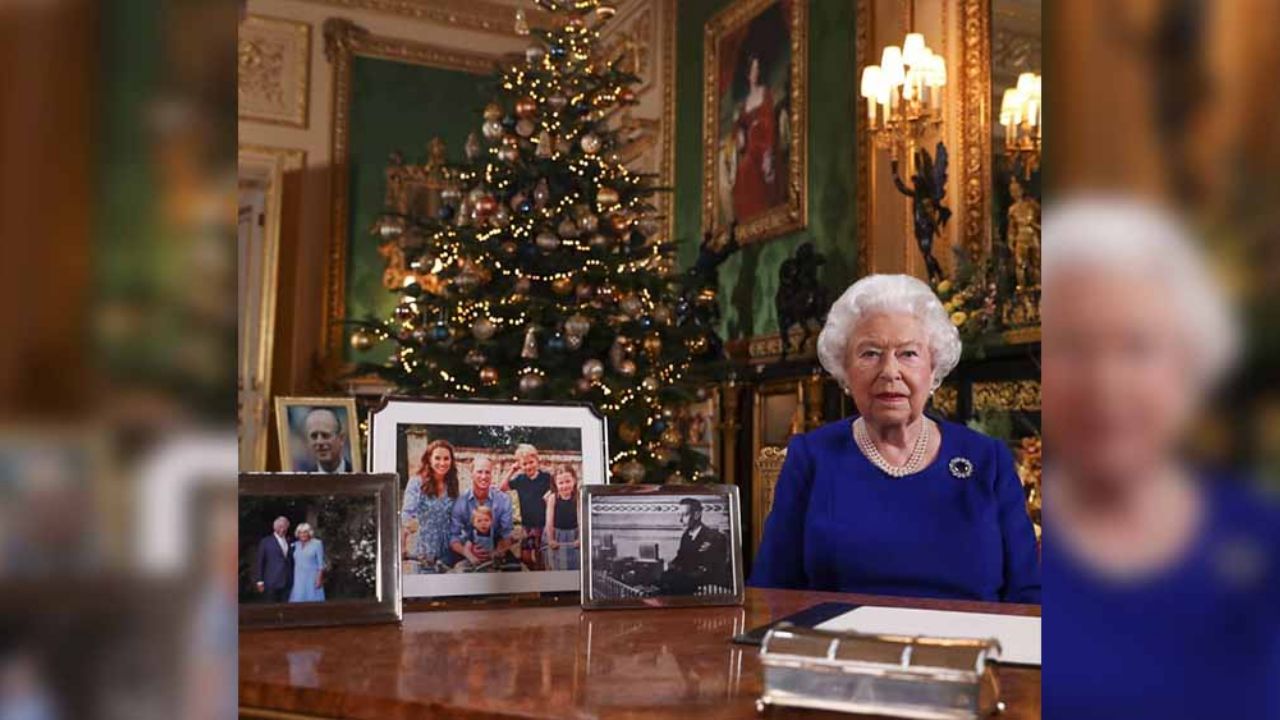 El especial retrato familiar de la reina Isabel II junto a los herederos al trono