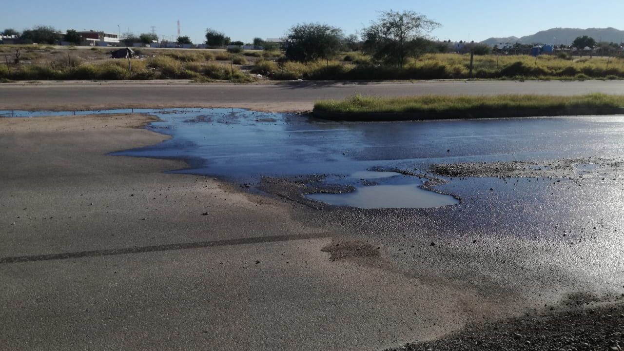 Vecinos de Villa Bonita en Hermosillo piden reparación de fuga de drenaje