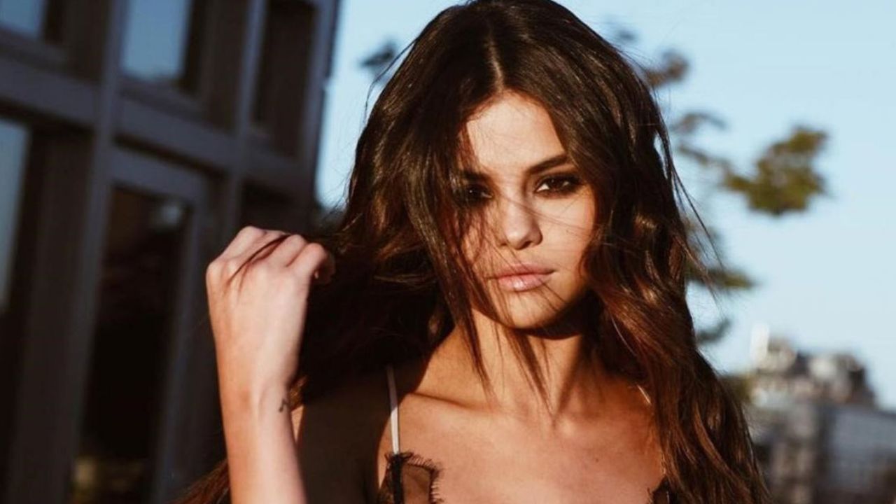 Selena Gomez le dice hola al Año Nuevo con sensual fotografía sobre un yate