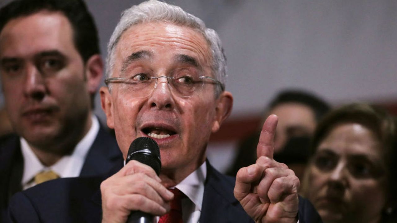 Acusan a expresidente de Colombia de tener nexos con ‘El Chapo’ Guzmán