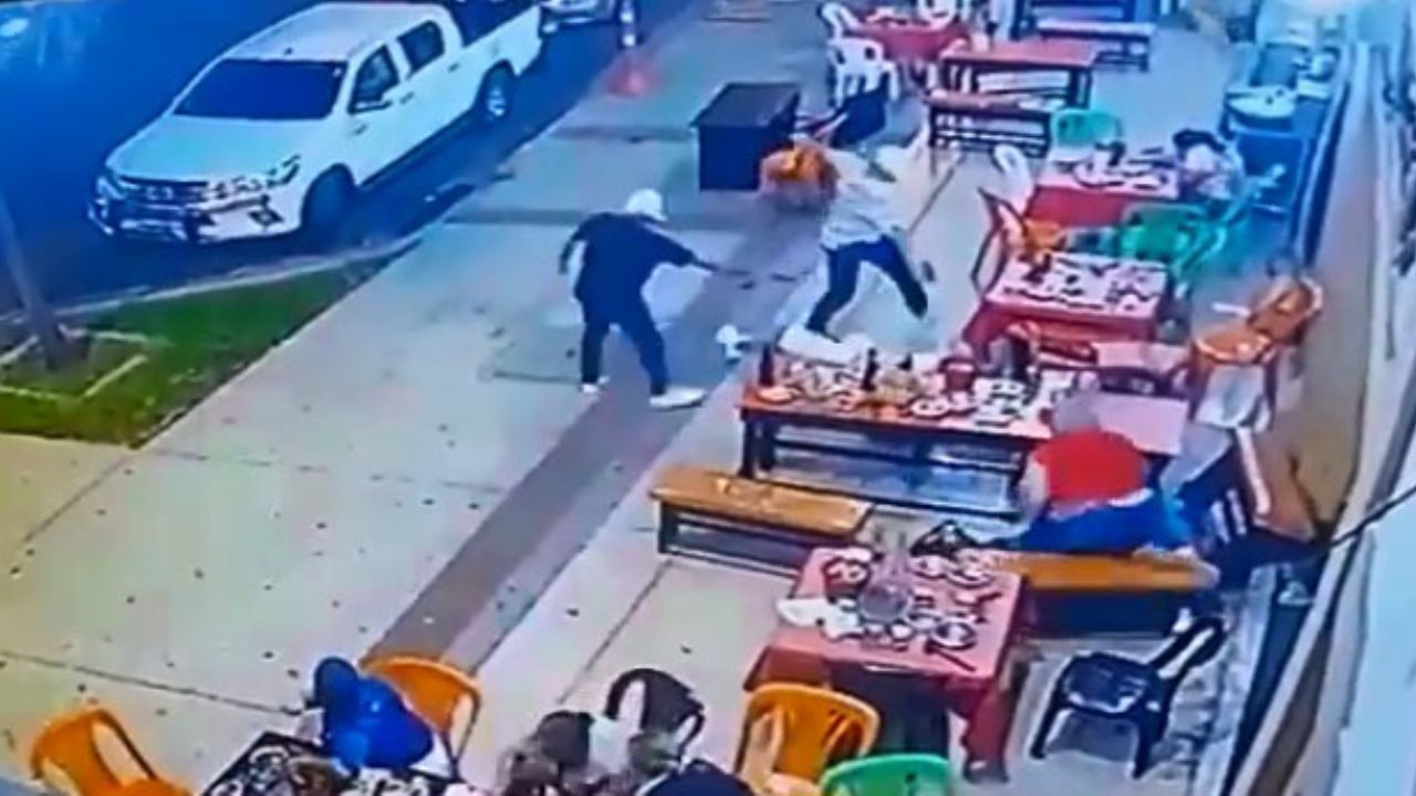 VIDEO: Cámara de restaurante capta el momento en que ejecutan a cantante