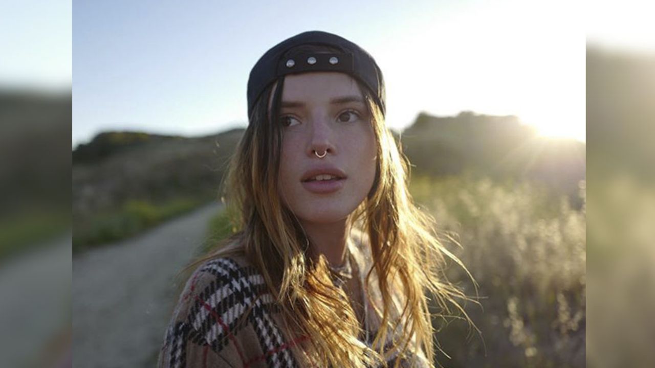 Bella Thorne deja pensativo a usuarios con sus extravagantes fotos