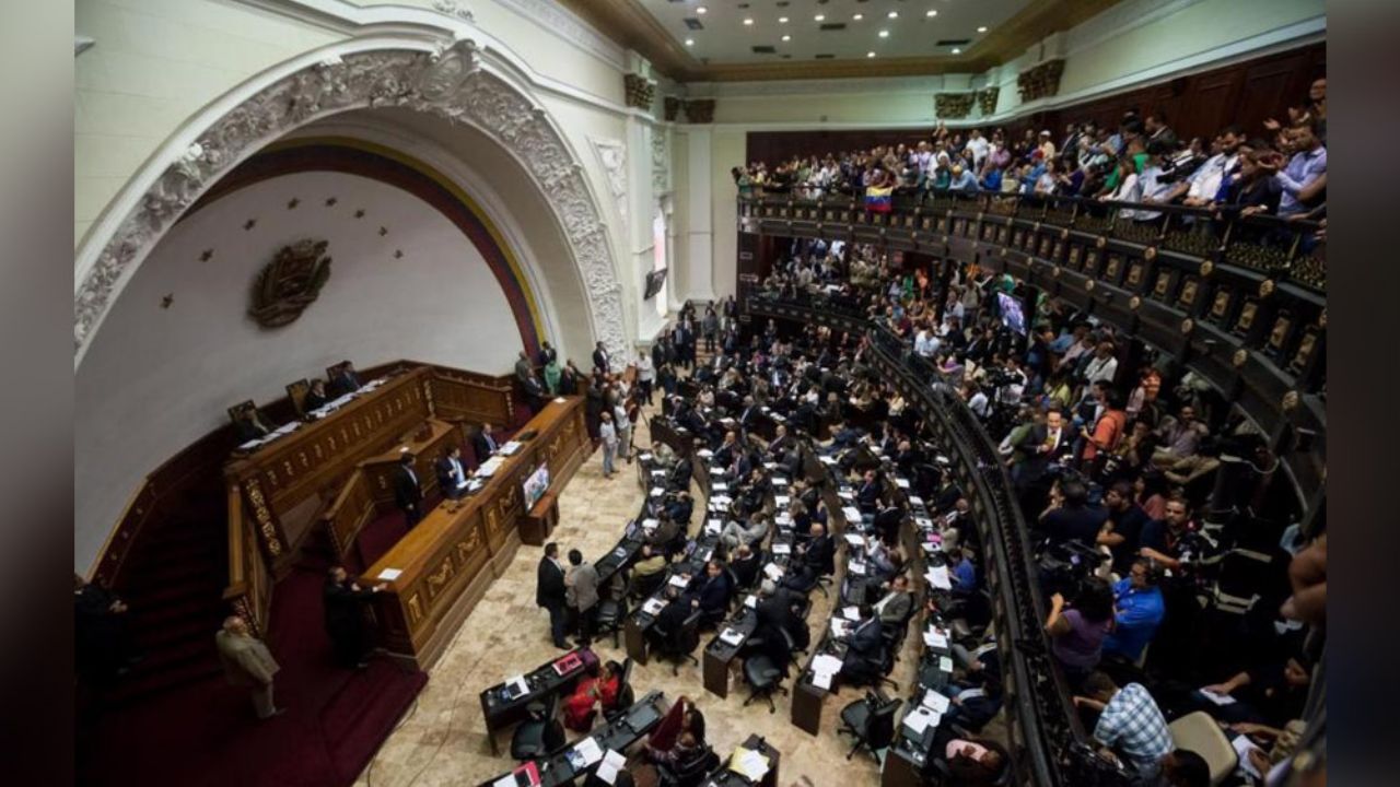 Chavistas eligen a Luis Parra como presidente de la AN; Guaidó no se presentó