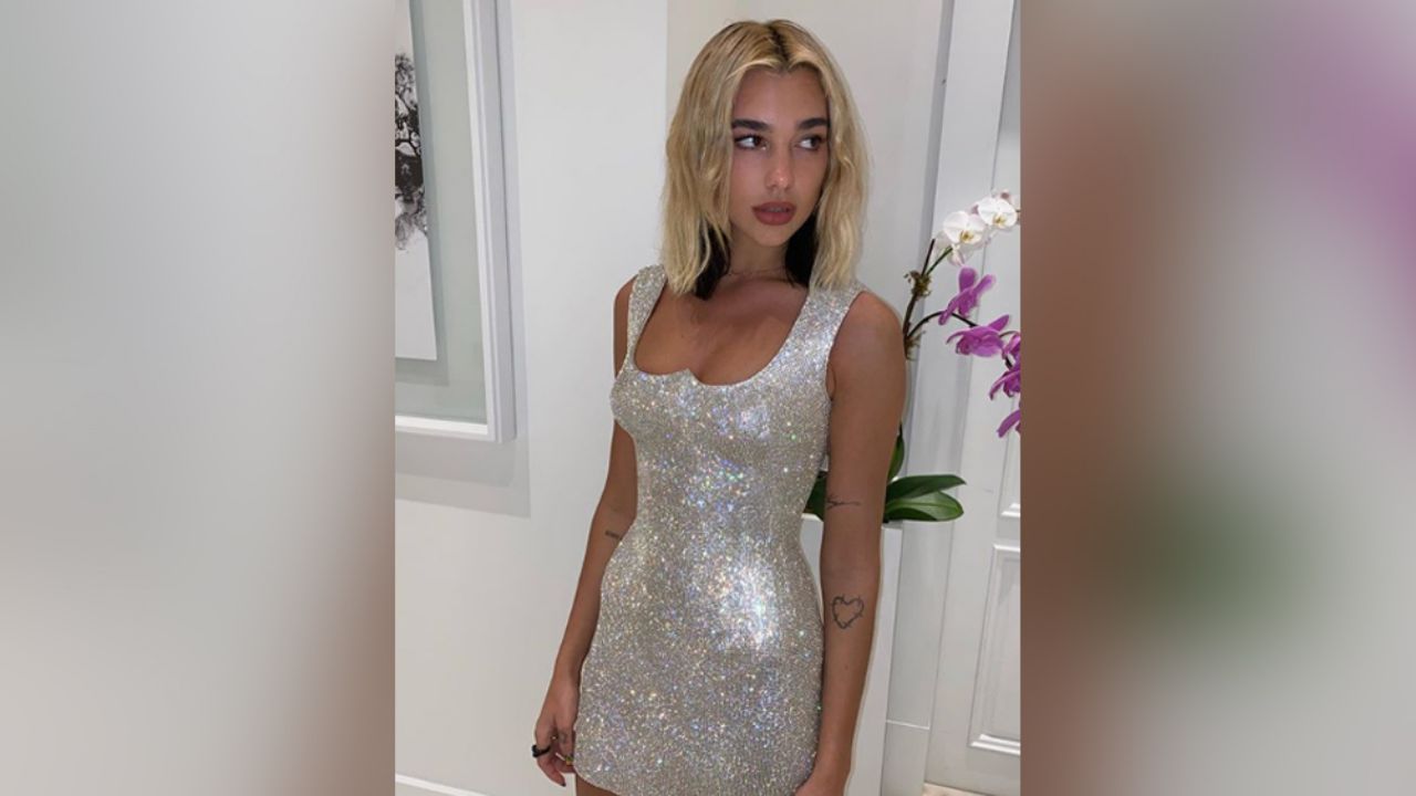 Dua Lipa exhibe su increíble figura bajo el sol de Miami en diminuto bikini azul