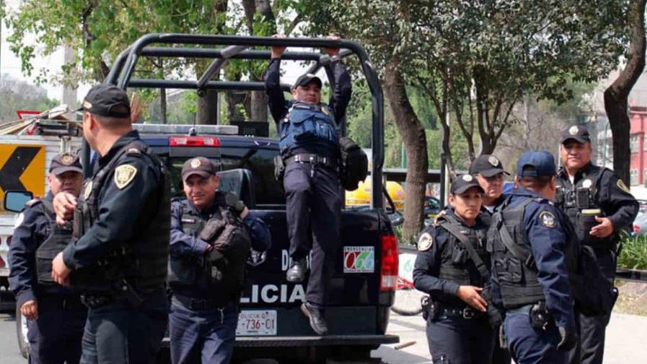 Detienen a dos venezolanos tras asaltar a mujeres en la alcaldía Benito Juárez