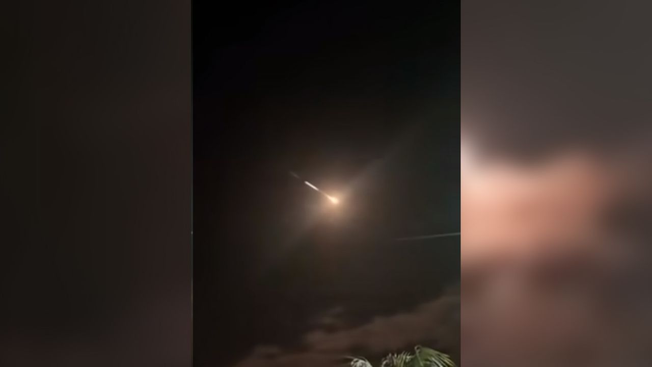 VIDEO: Meteorito rojo cae cerca de la isla llamada Guam en Estados Unidos