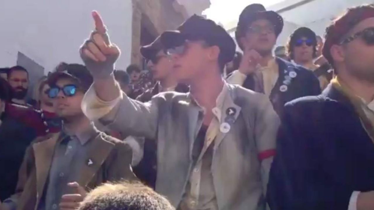 Al estilo de ‘Un violador en tu camino’, hombres protestan contra el acoso