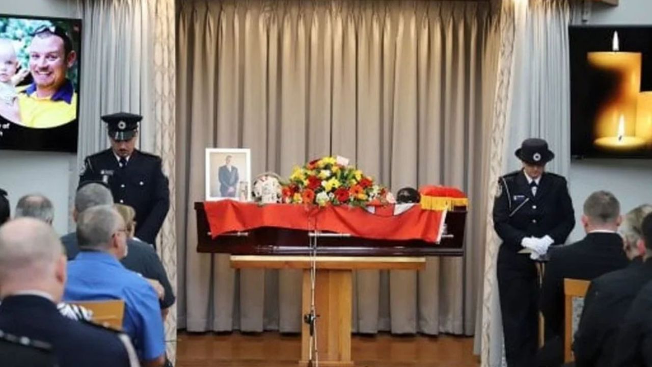 Condecoran a bebé por muerte de su padre en incendios de Australia