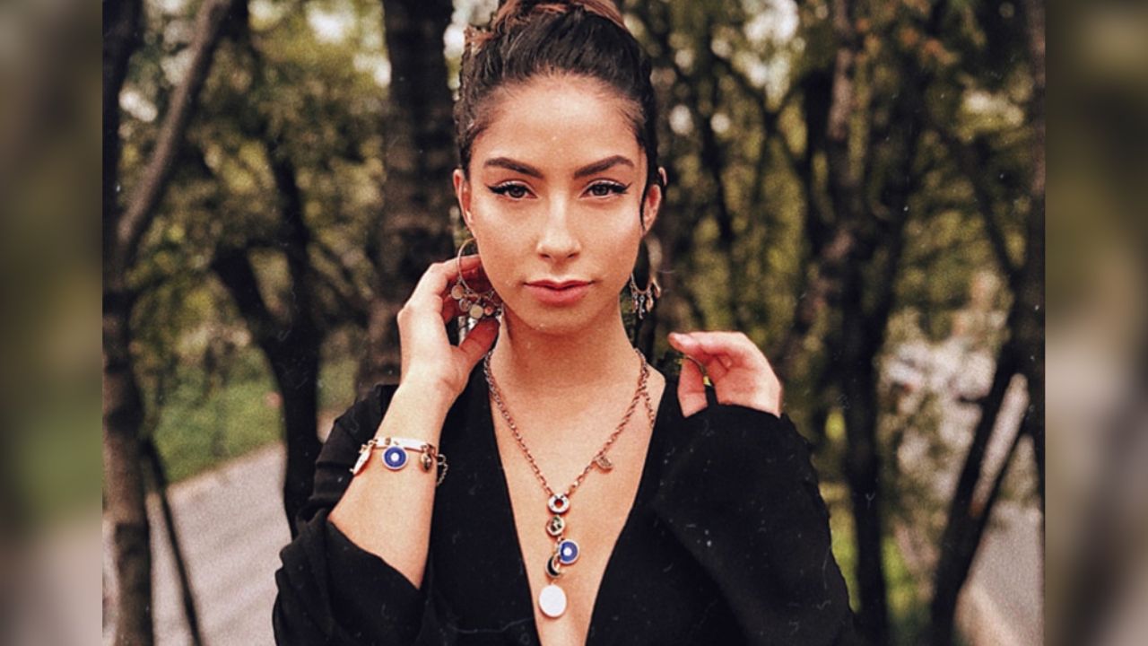 Actriz de ‘Alegrijes y Rebujos’ saca su lado más sensual y muestra de más