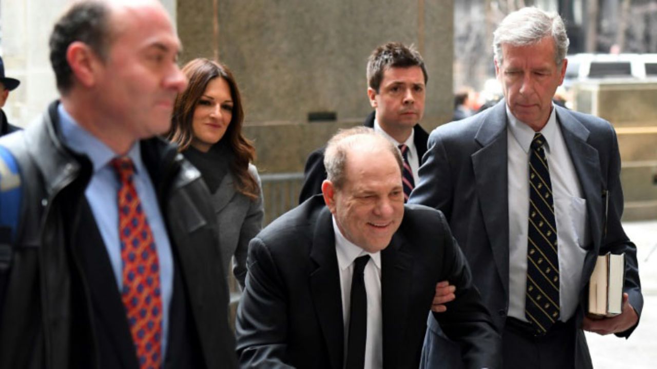 Harvey Weinstein, acusado de violación en LA mientras enfrenta juicio en NY