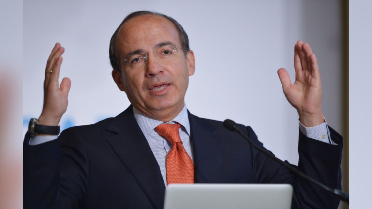 Calderón critica a AMLO: “Sucursales del Banco del Bienestar, un desperdicio”