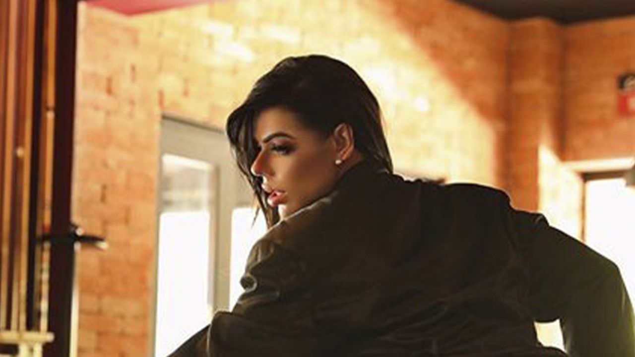 Desde el sauna, Suzy Cortez derrite con su sensualidad sin nada de ropa