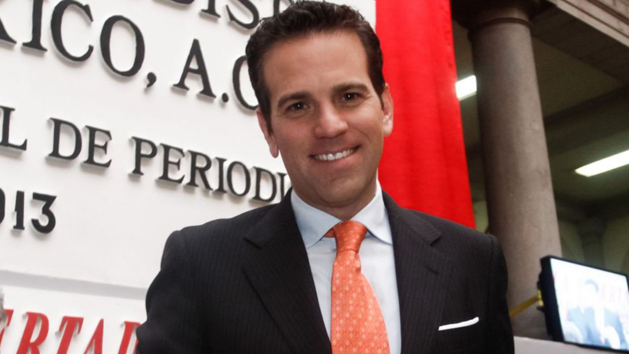 Loret de Mola recibe cientos de ataques por su columna sobre Bartlett