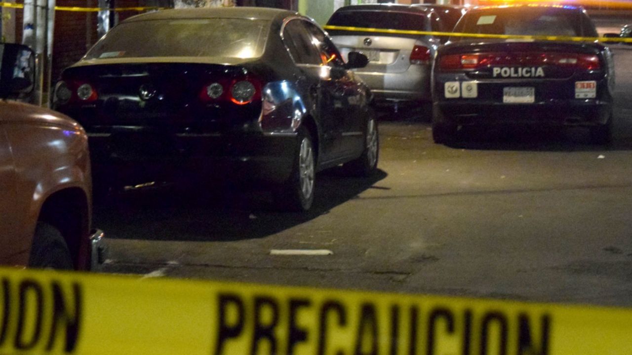 VIDEO: Hombre sobrevive a 7 impactos de bala en bar de la Ciudad de México