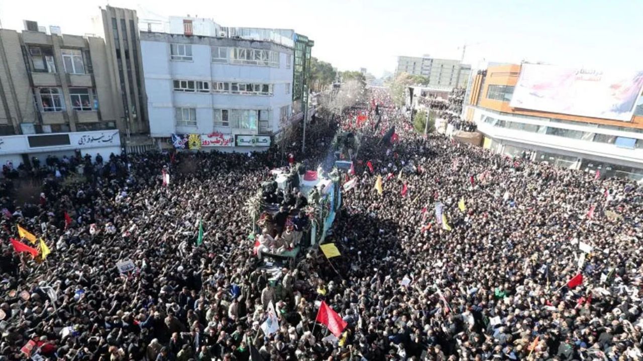 (VIDEO) Irán: Más de 50 muertos por estampida durante funeral de Soleimani