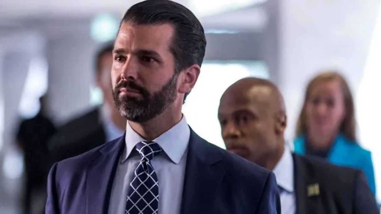 Trump Jr sube foto de rifle con símbolo de Las Cruzadas y Hillary Clinton presa