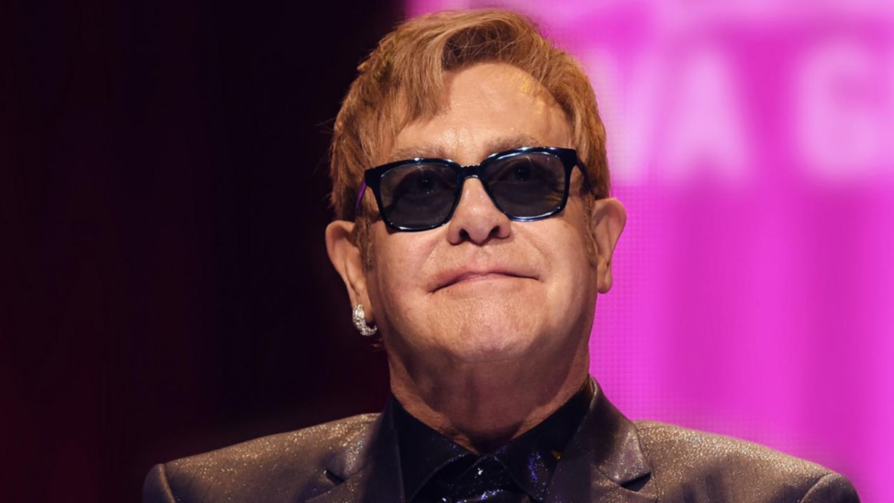 Elton John dona un millón de dólares para combatir incendios en Australia