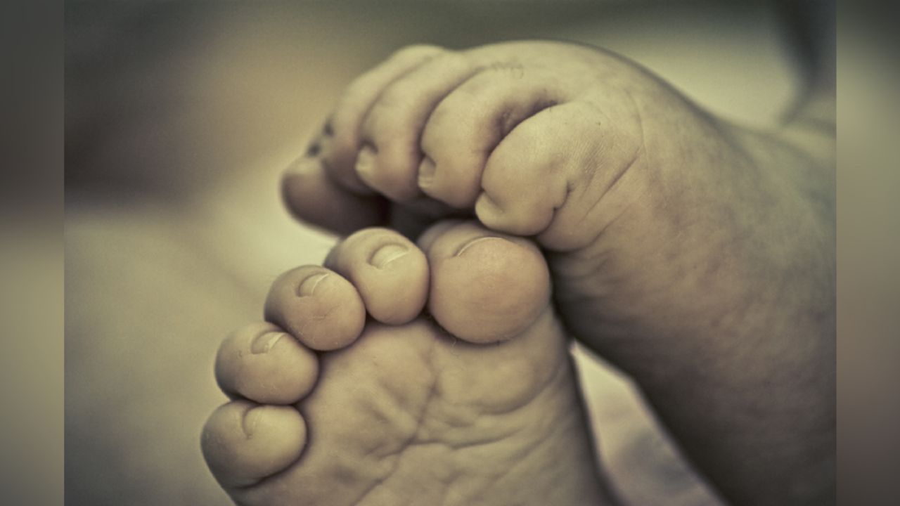 Mujer asesina a golpes a su bebé de seis meses por no parar de llorar