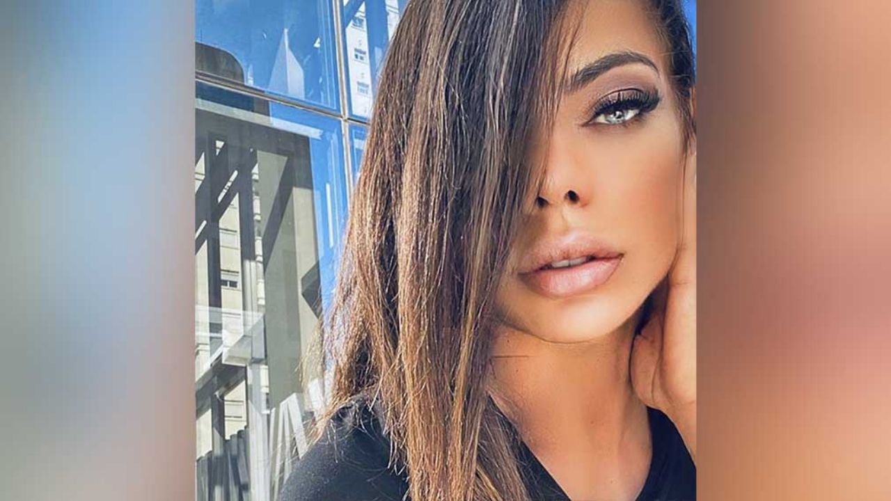 En lencería transparente, Suzy Cortez muestra parte de sus atributos