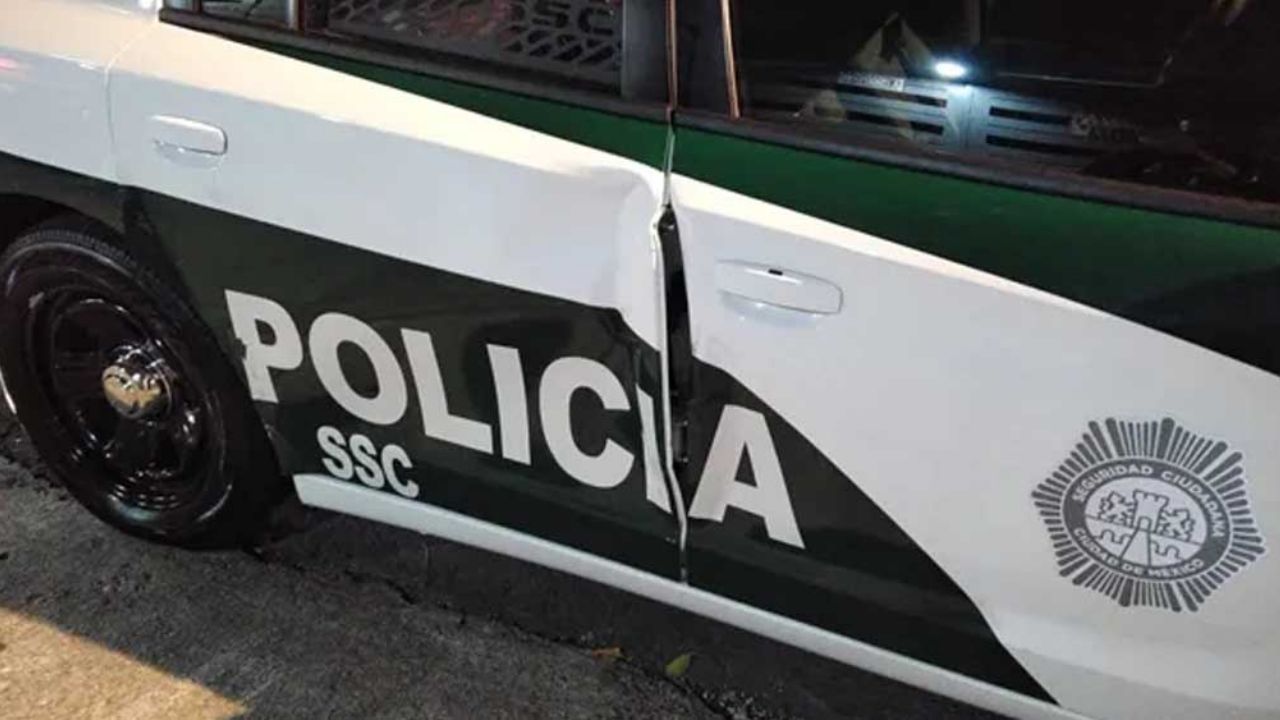Elemento de la SSC se quita la vida de un disparo en el baño del corralón
