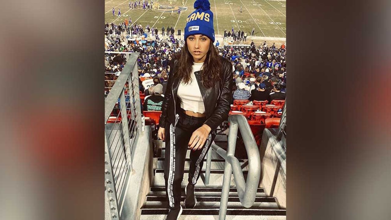 Keyla Caputo derrite a espectadores al modelar traje de baño color piel