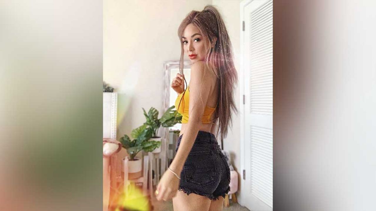 ¡Asombrosa! Caeli hipnotiza con sus ajustados leggings al practicar yoga