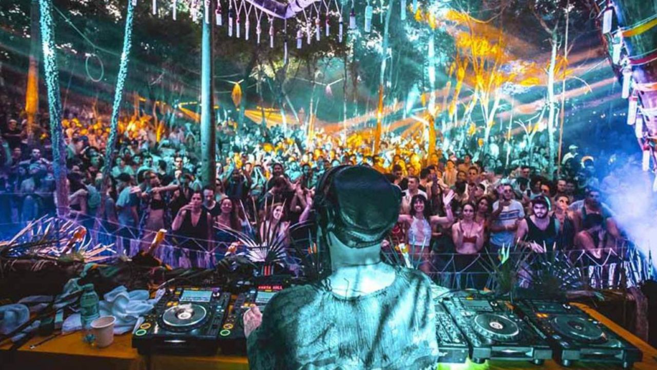 Por confusión, acuchillan a dos turistas durante festival de música en Tulum