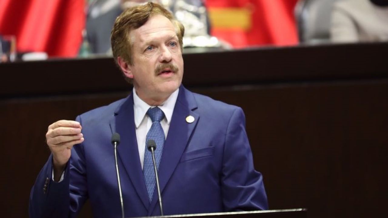 Romero Hicks exige que AMLO baje el precio del combustible en México