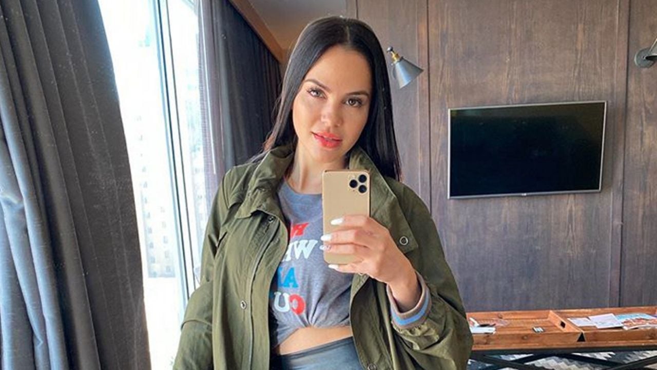 Desde Puerto Rico, Natti Natasha desea buenas vibras con travieso traje de baño