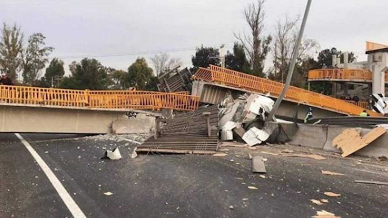 Colapsa puente peatonal en Guanajuato; hay cuatro personas lesionadas