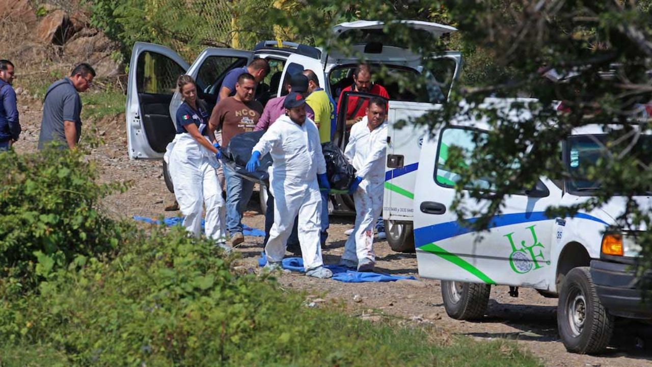 Fiscalía localiza otra fosa clandestina con 18 cadáveres en Tlajomulco