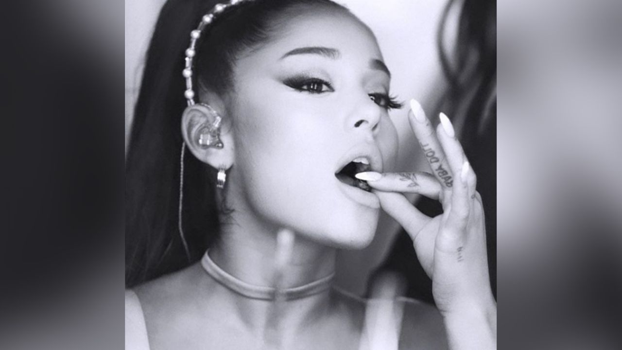 ¡Por poco! Ariana Grande, a punto de derrotar a amigos con implacable chuza