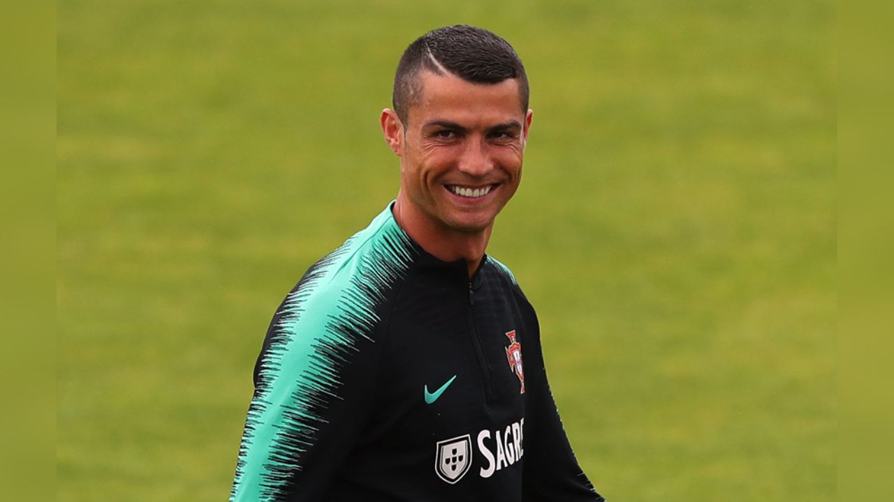 Cristiano Ronaldo deleita a sus fans al presumir su ejercitado cuerpo