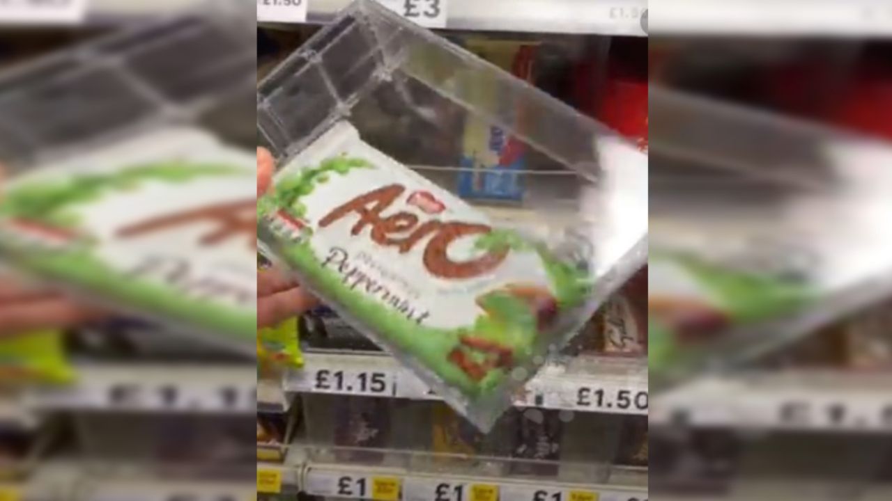 VIDEO: La insólita medida de una tienda para evitar el robo de chocolates