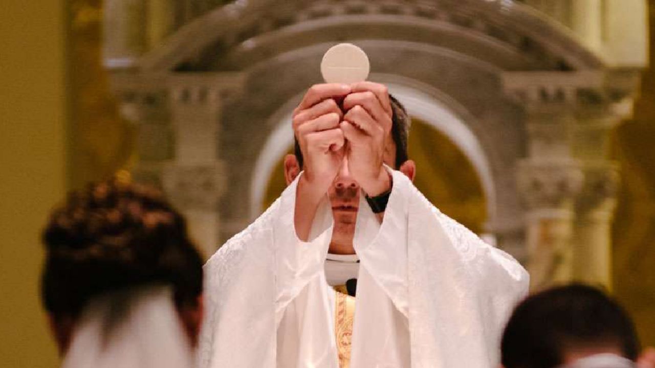 Sacerdote es secuestrado, baleado y abandonado en carretera de CDMX