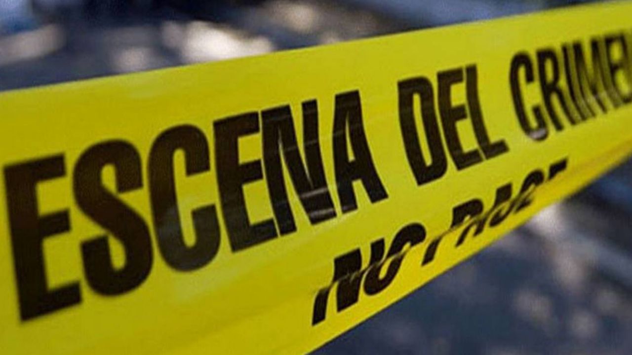 Encuentran a hombre colgado en escaleras de una taquería en CDMX