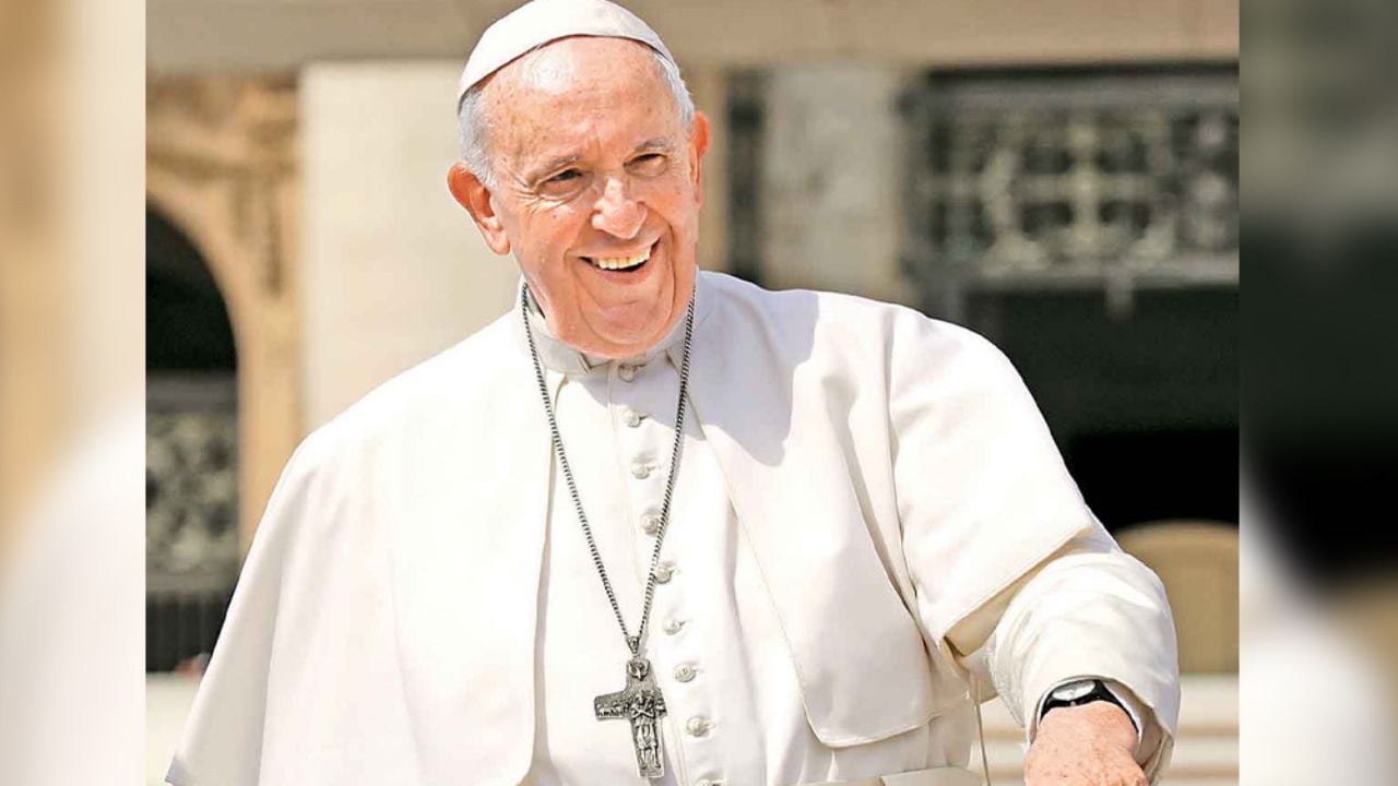 Papa Francisco bromea con monja que quiere un beso suyo en el Vaticano