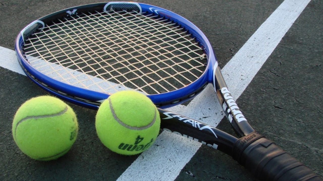 VIDEO: Tenista golpea a su padre y su madre baja de las gradas a regañarlo