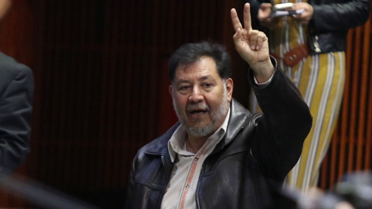 No te pierdas los más divertidos memes de Fernández Noroña en toalla