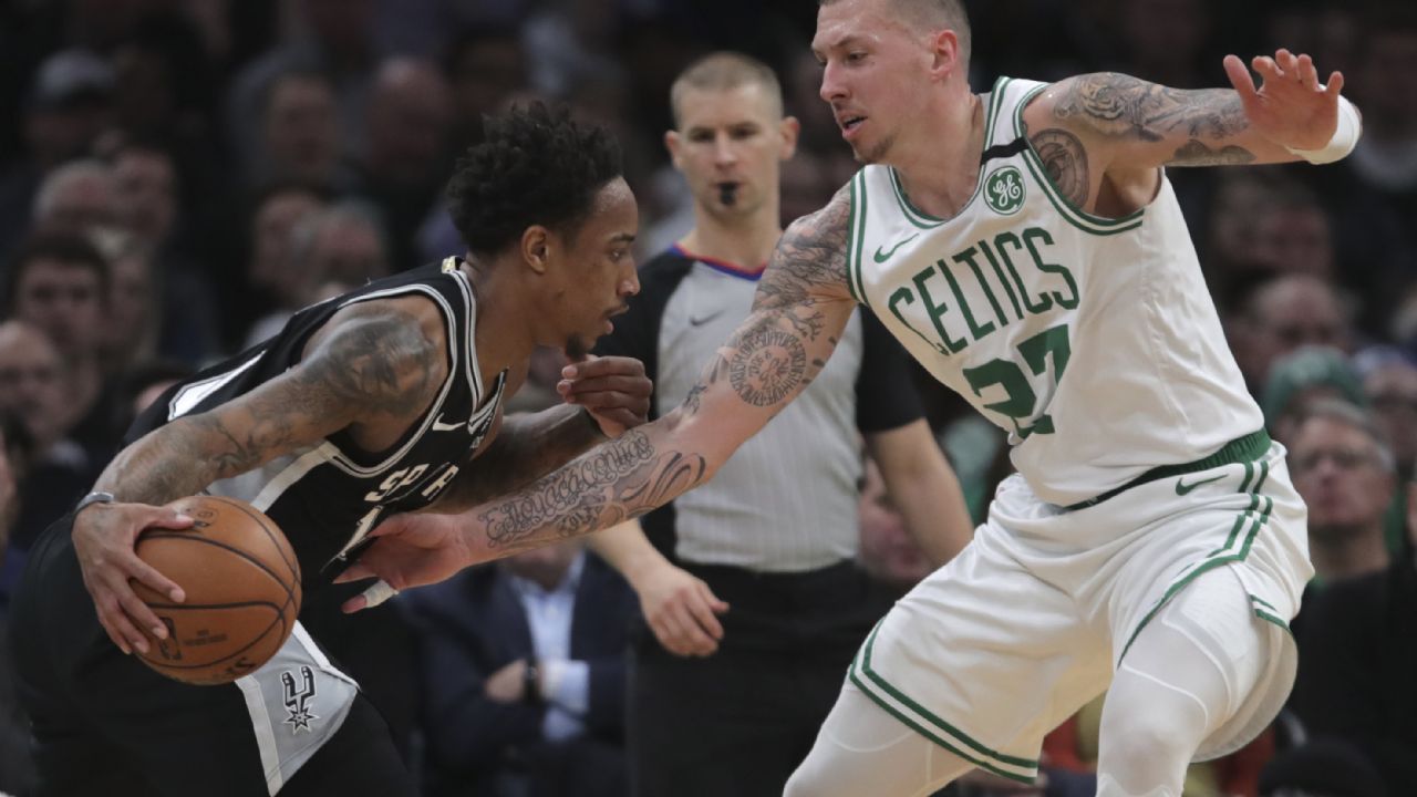 Los Spurs aplastan a los Celtics con 30 puntos de DeRozan