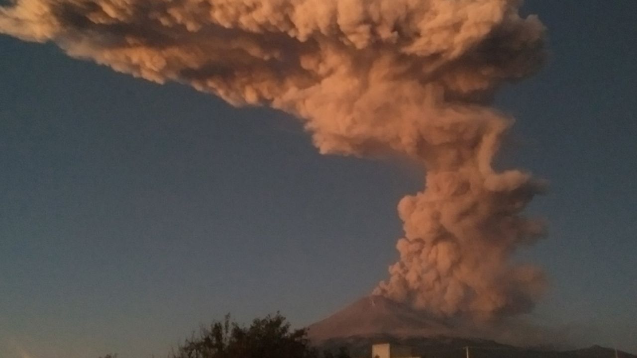 VIDEO: El Popocatépetl entra en acción con una espectacular explosión