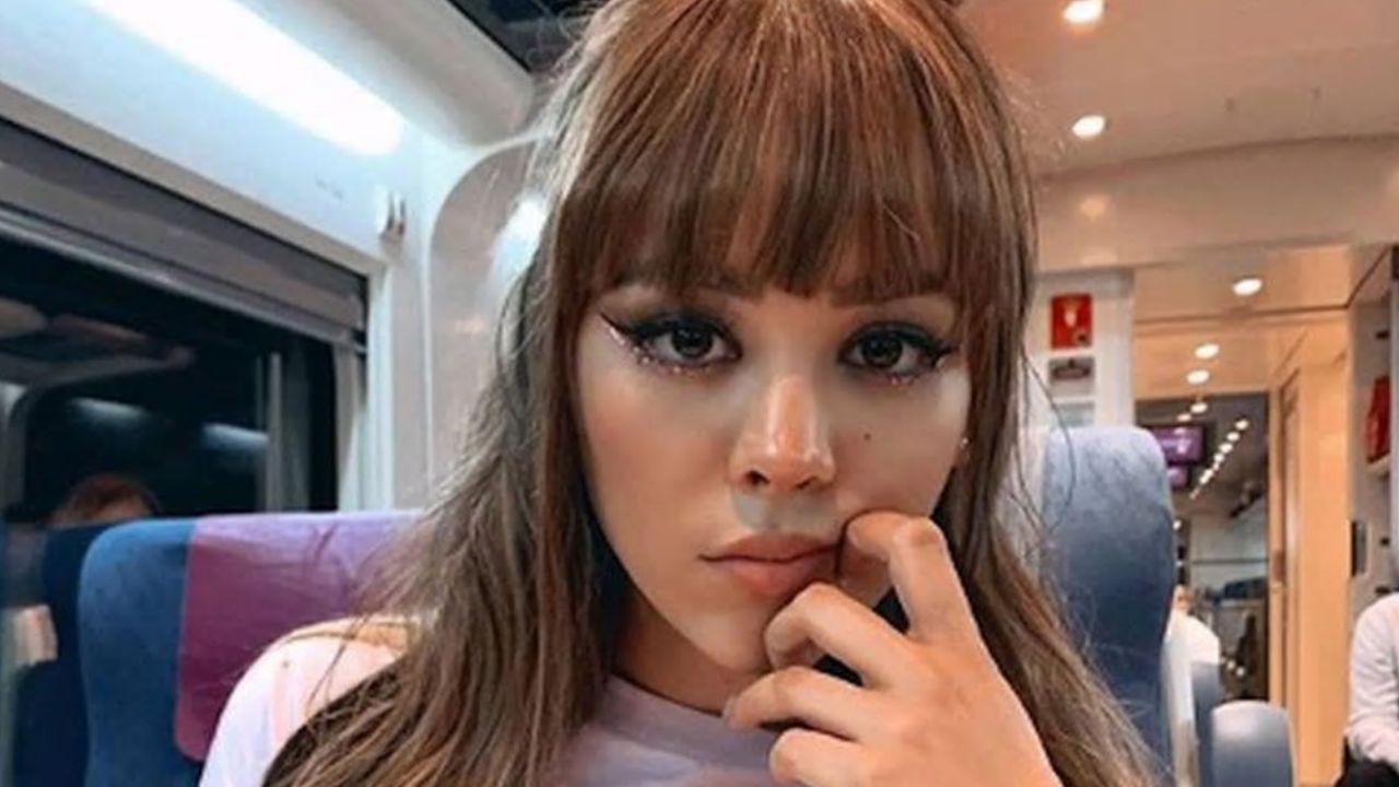 “Se me relajan”: En aeropuerto, Danna Paola tiene encontronazo con la prensa