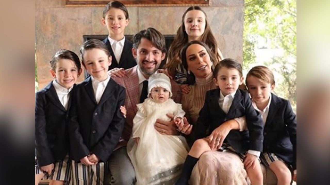 “¿Es en serio?”: Inés Gómez Mont, apenada al ver a su hijo con calcetín roto