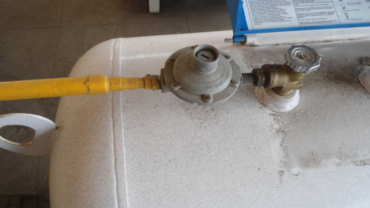 Fuga de gas provoca el fallecimiento de una joven y deja a 2 intoxicados