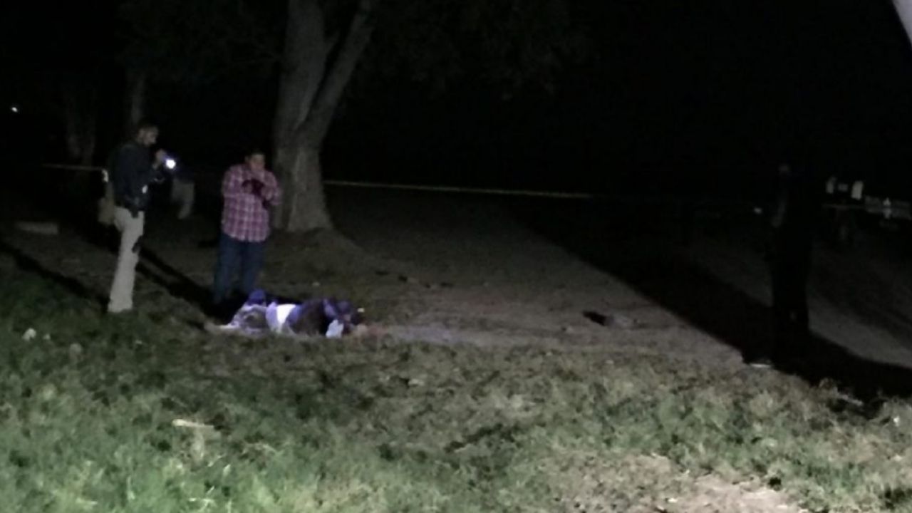 Comando armado acribilla a balazos a hombre en la puerta de una secundaria
