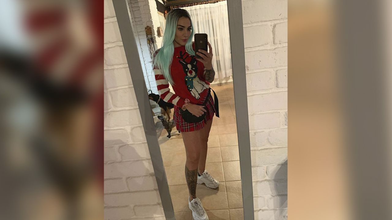 Érika Fernández deja con sin palabras a fans al exhibir su figura en el césped